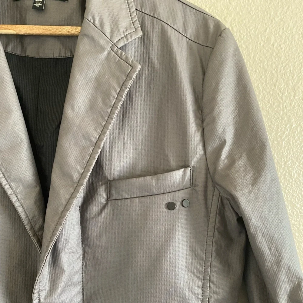 Forever 21  Men’s Gray Blazer With Front Pockets And Button Closure  Size M